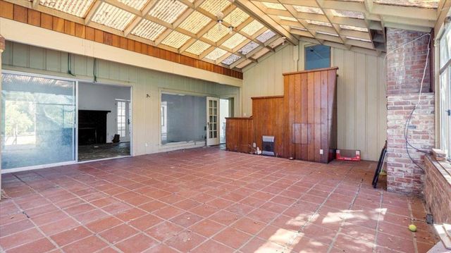 379 Corral de Tierra Road, Salinas, CA 93908