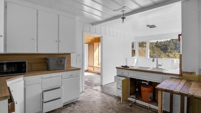 379 Corral de Tierra Road, Salinas, CA 93908