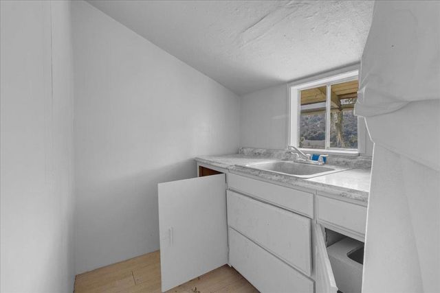 379 Corral de Tierra Road, Salinas, CA 93908