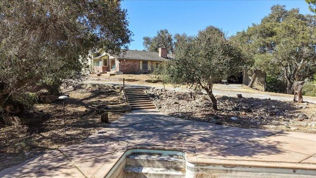 379 Corral de Tierra Road, Salinas, CA 93908