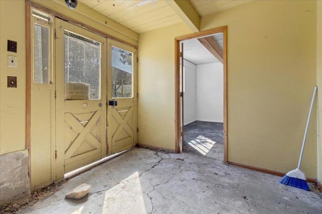 379 Corral de Tierra Road, Salinas, CA 93908