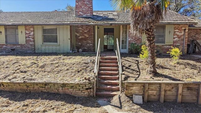 379 Corral de Tierra Road, Salinas, CA 93908