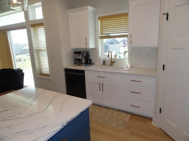 6677 Royal View Dr, Deforest, WI 53532