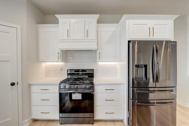 6677 Royal View Dr, Deforest, WI 53532