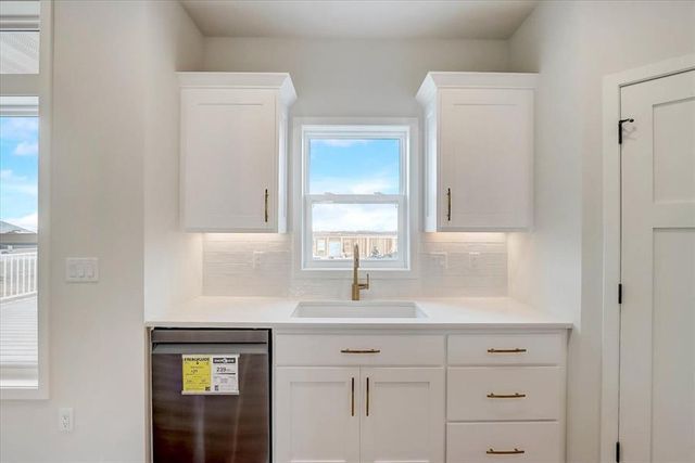 6677 Royal View Dr, Deforest, WI 53532