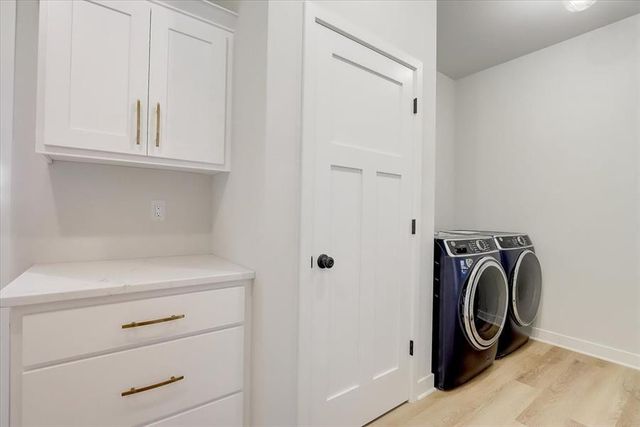 6677 Royal View Dr, Deforest, WI 53532