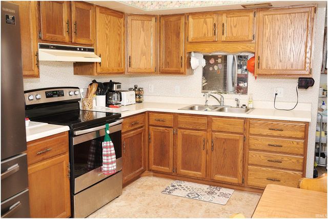 8508 S State Road 116, Geneva, IN 46740