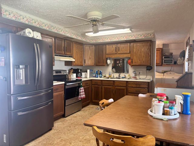 8508 S State Road 116, Geneva, IN 46740