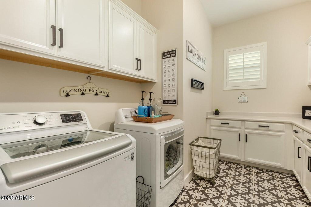 Image 11 of property listing at 19534 S 210TH Way, Queen Creek, AZ 85142