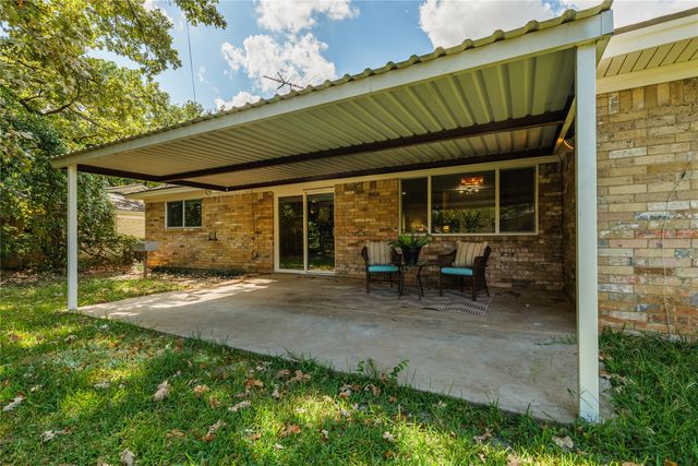 228 Arcadia Street, Hurst, TX 76053