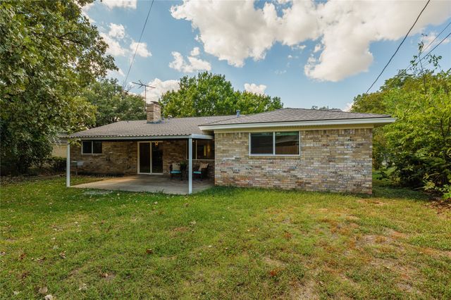 228 Arcadia Street, Hurst, TX 76053