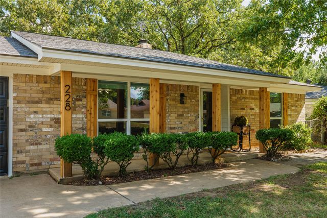 228 Arcadia Street, Hurst, TX 76053