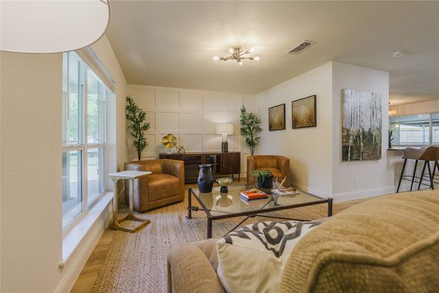 228 Arcadia Street, Hurst, TX 76053