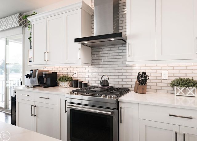 16818 Glenhurst Drive, Macomb, MI 48044