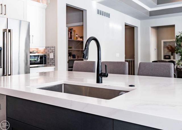 16818 Glenhurst Drive, Macomb, MI 48044