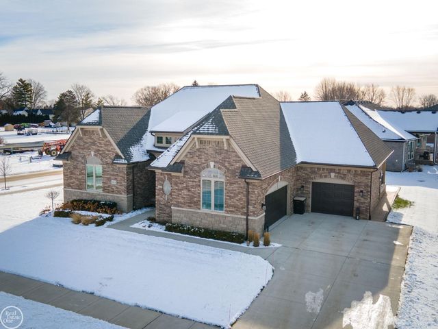 16818 Glenhurst Drive, Macomb, MI 48044