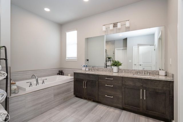 16818 Glenhurst Drive, Macomb, MI 48044