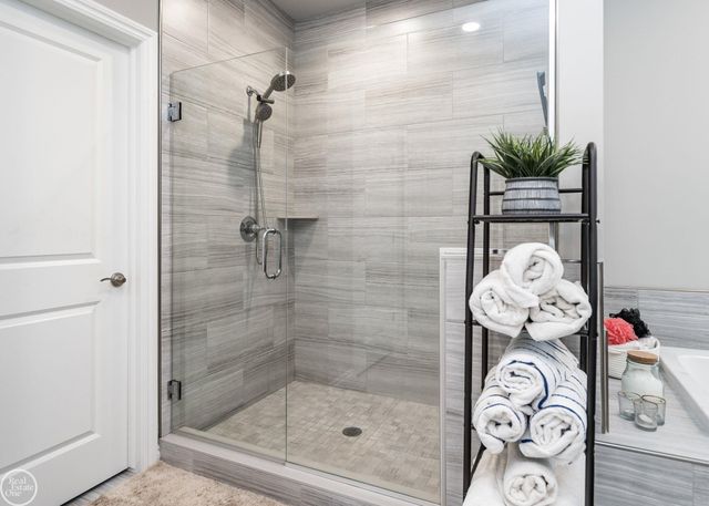 16818 Glenhurst Drive, Macomb, MI 48044