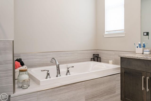 16818 Glenhurst Drive, Macomb, MI 48044