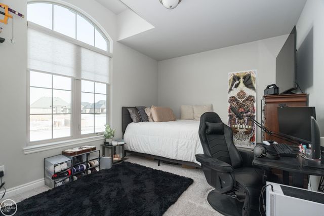 16818 Glenhurst Drive, Macomb, MI 48044