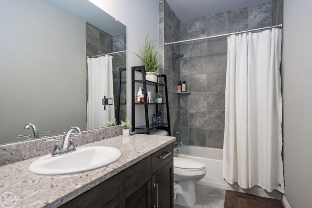 16818 Glenhurst Drive, Macomb, MI 48044