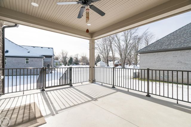 16818 Glenhurst Drive, Macomb, MI 48044