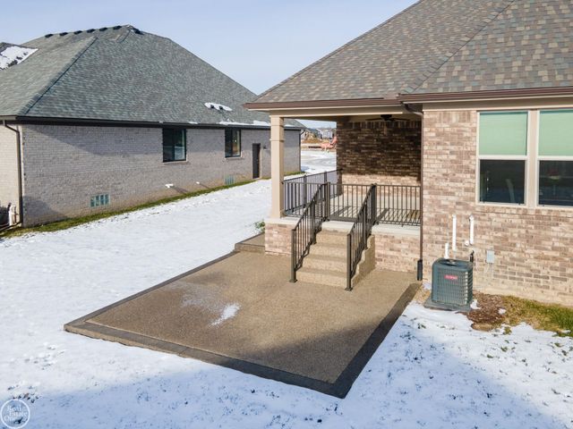 16818 Glenhurst Drive, Macomb, MI 48044