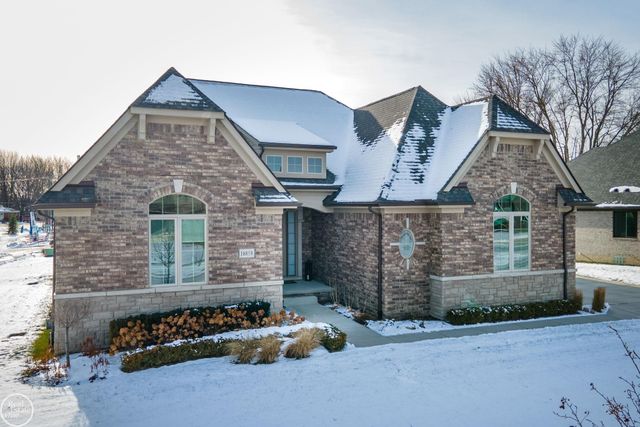 16818 Glenhurst Drive, Macomb, MI 48044