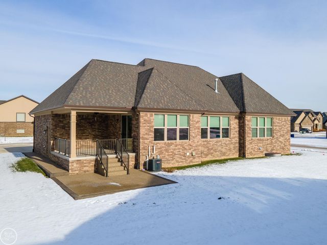 16818 Glenhurst Drive, Macomb, MI 48044