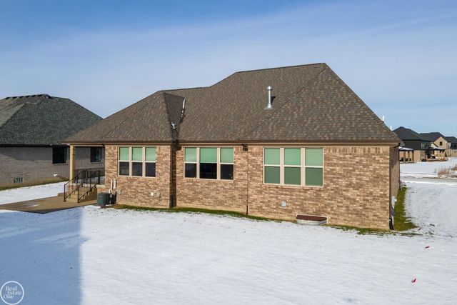 16818 Glenhurst Drive, Macomb, MI 48044