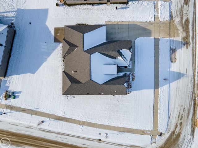 16818 Glenhurst Drive, Macomb, MI 48044