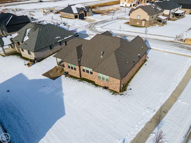 16818 Glenhurst Drive, Macomb, MI 48044