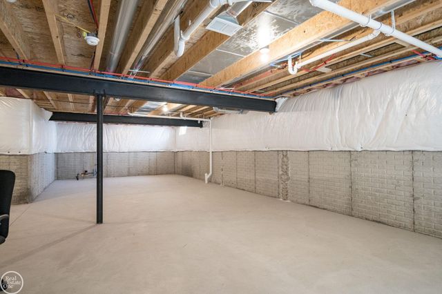 16818 Glenhurst Drive, Macomb, MI 48044