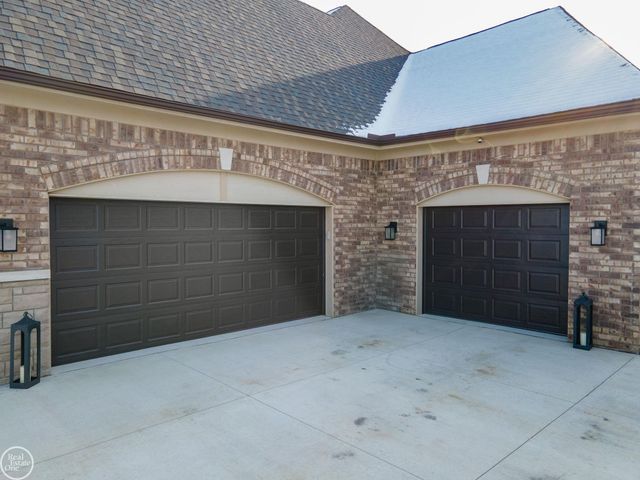 16818 Glenhurst Drive, Macomb, MI 48044