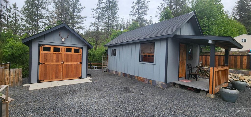 159 Chief Looking Glass Ln, Kamiah, ID 83536