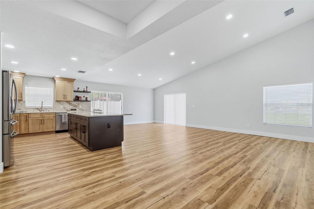 Image 13 of property listing at 4115 W BAY TO BAY BOULEVARD, Tampa, FL 33629