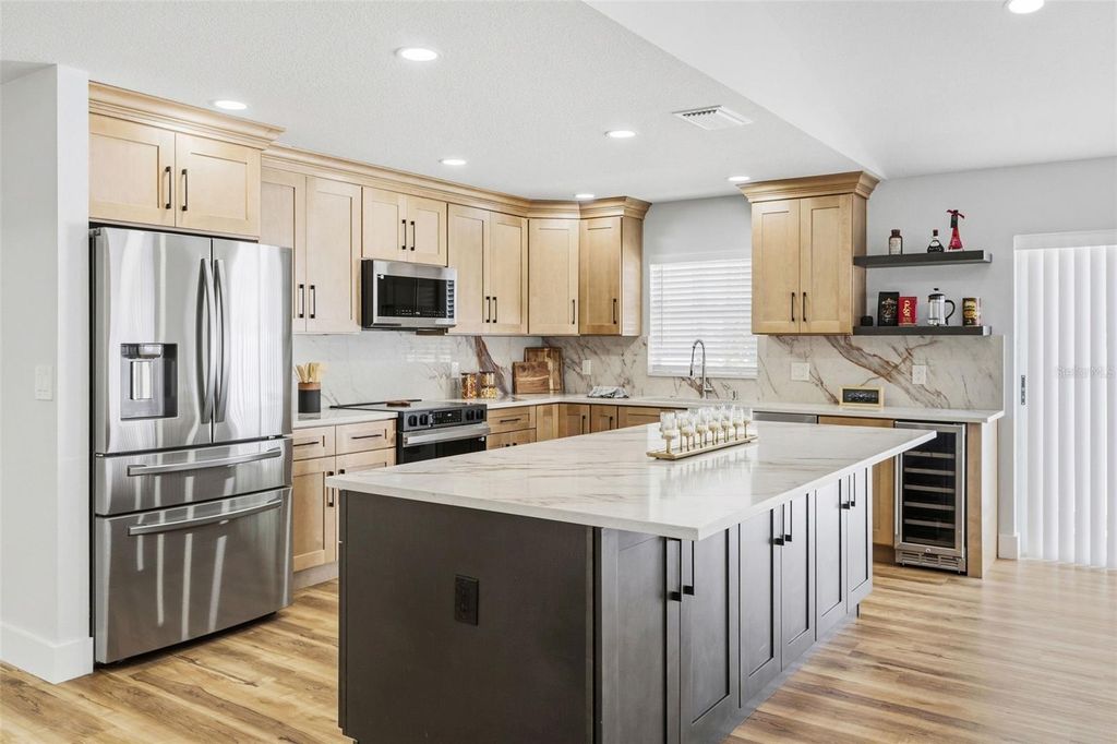 Image 17 of property listing at 4115 W BAY TO BAY BOULEVARD, Tampa, FL 33629