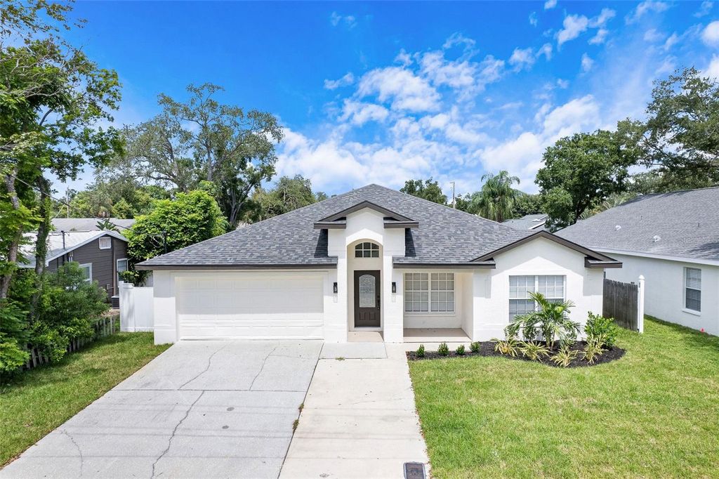 Image 3 of property listing at 4115 W BAY TO BAY BOULEVARD, Tampa, FL 33629