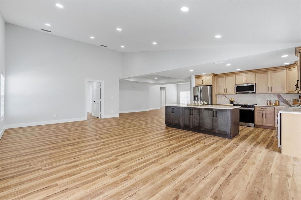 Image 24 of property listing at 4115 W BAY TO BAY BOULEVARD, Tampa, FL 33629