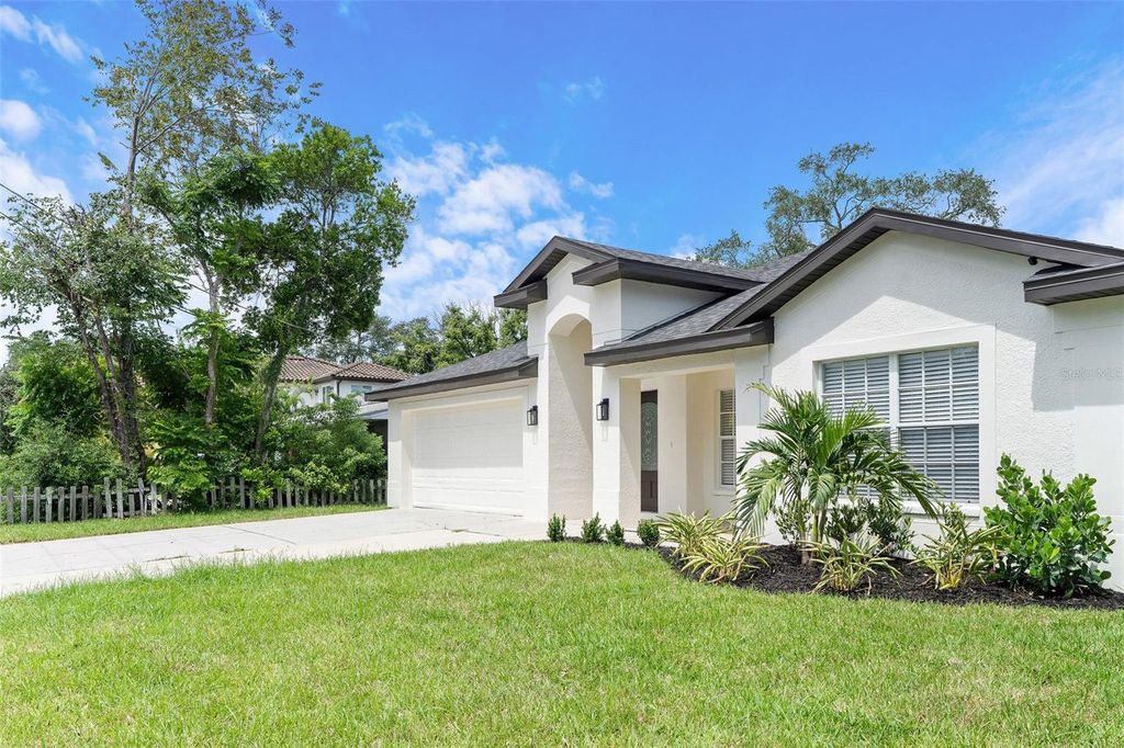 Image 4 of property listing at 4115 W BAY TO BAY BOULEVARD, Tampa, FL 33629