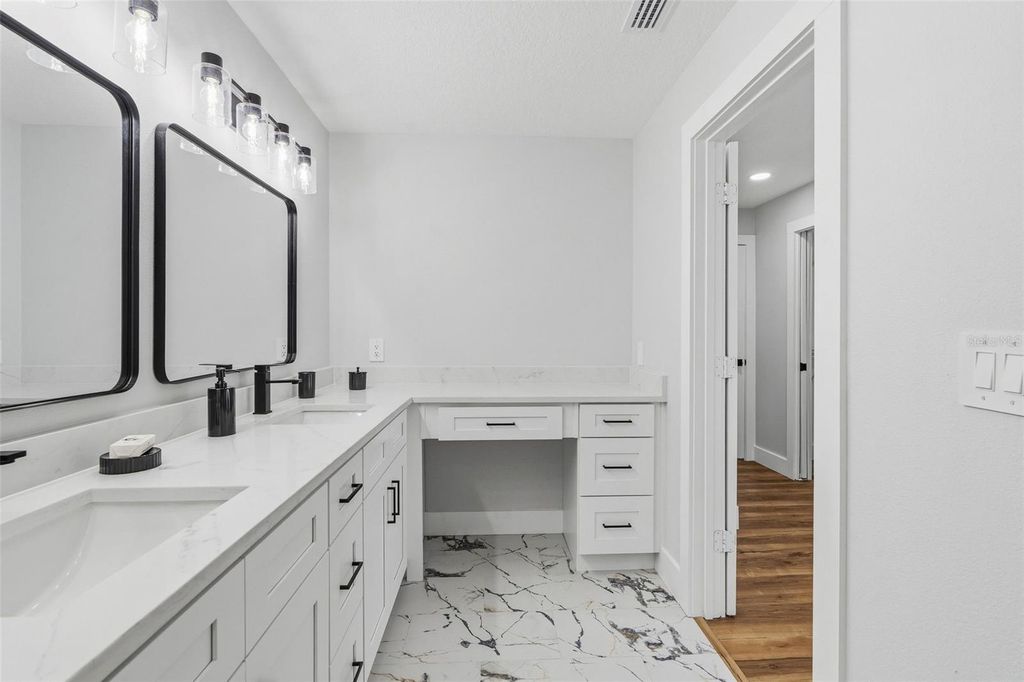 Image 31 of property listing at 4115 W BAY TO BAY BOULEVARD, Tampa, FL 33629