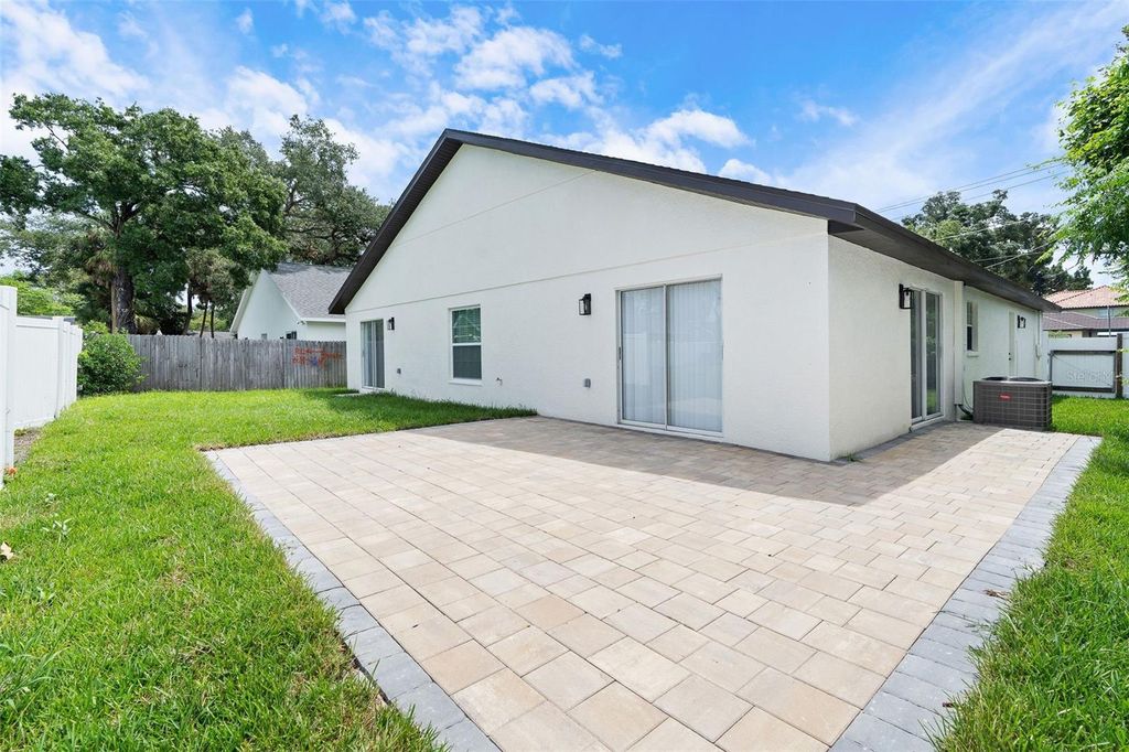 Image 41 of property listing at 4115 W BAY TO BAY BOULEVARD, Tampa, FL 33629