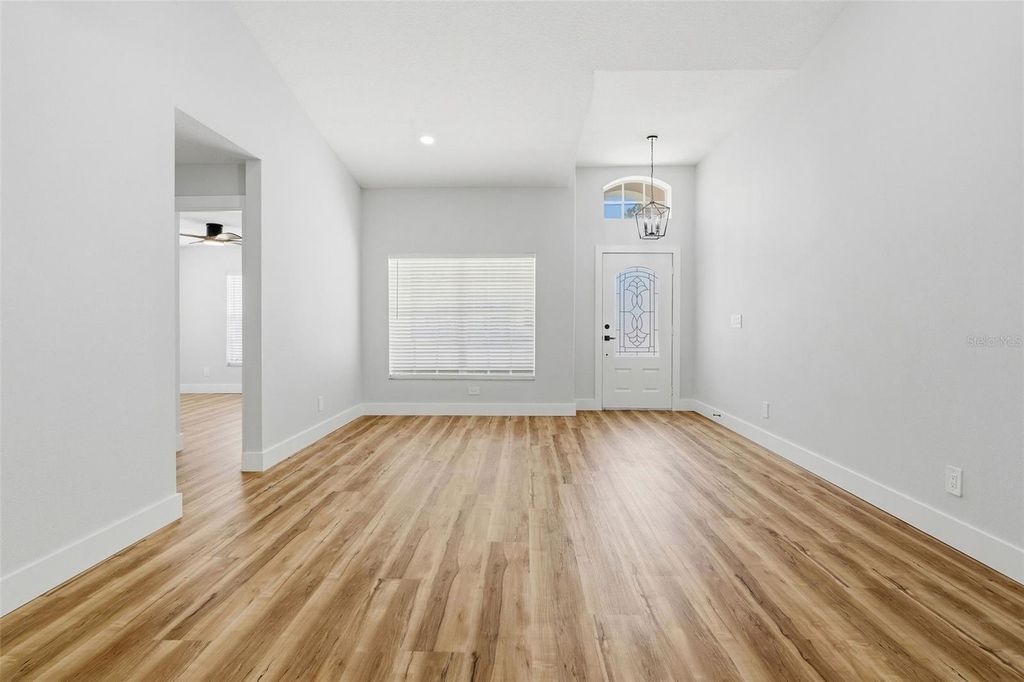 Image 6 of property listing at 4115 W BAY TO BAY BOULEVARD, Tampa, FL 33629