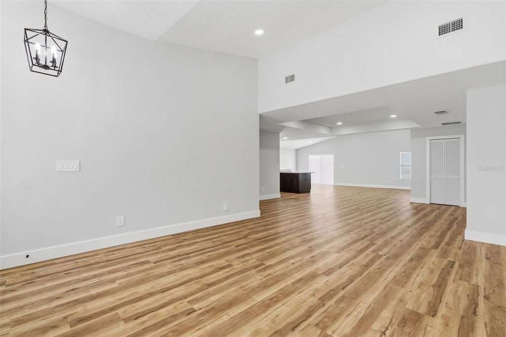 Image 8 of property listing at 4115 W BAY TO BAY BOULEVARD, Tampa, FL 33629