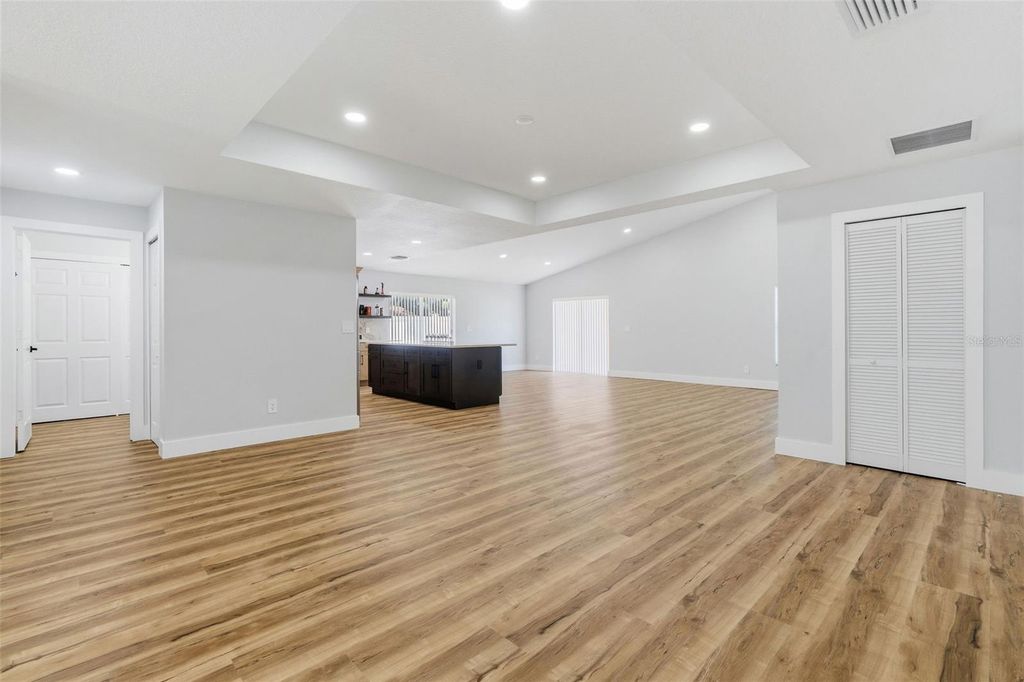 Image 10 of property listing at 4115 W BAY TO BAY BOULEVARD, Tampa, FL 33629