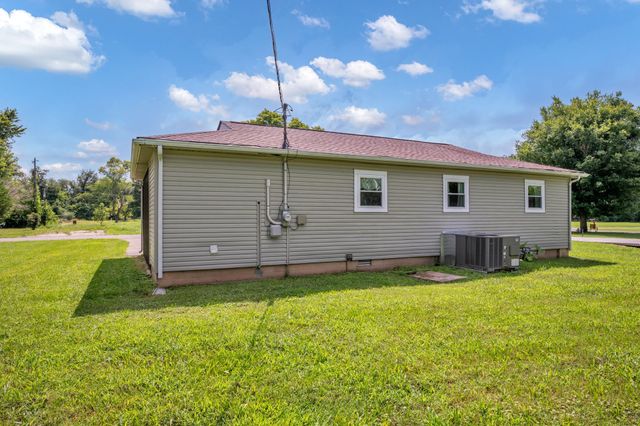 206 Murphree Ave, Waverly, TN 37185
