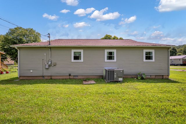 206 Murphree Ave, Waverly, TN 37185
