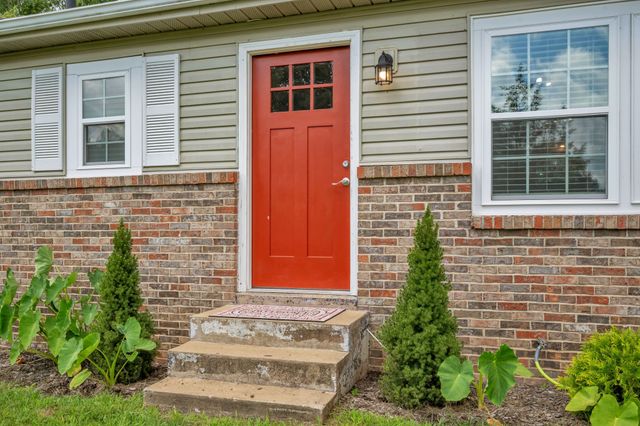 206 Murphree Ave, Waverly, TN 37185