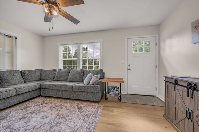 206 Murphree Ave, Waverly, TN 37185