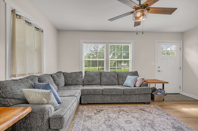 206 Murphree Ave, Waverly, TN 37185